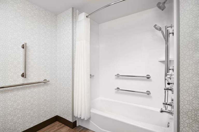 Bathroom 4, Hampton Inn Clewiston, Hendry