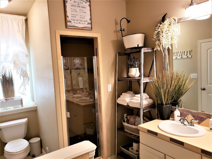 Bathroom 3, Peak Valley Manor, a Modern Farmhouse, El Paso