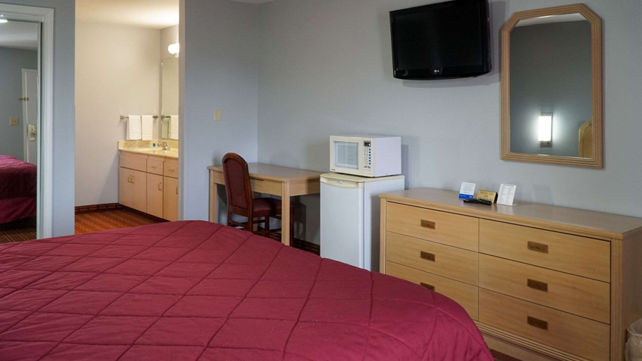 Bedroom 3, Rodeway Inn Beebe, White