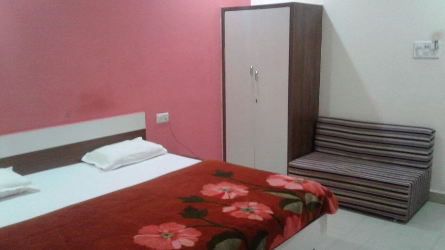 Bedroom 3, Hotel Rajvansh, Narsimhapur