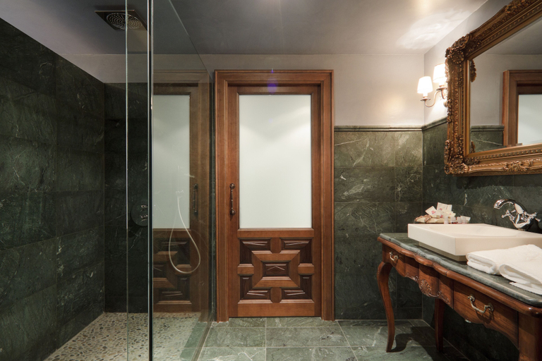 Bathroom 4, Hospederia de los Parajes, Álava