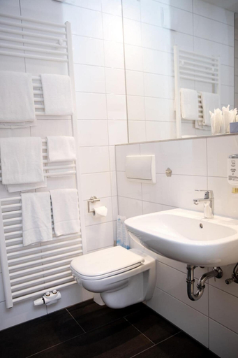 Bathroom 5, Parkhotel Papenburg by Hackmann, Emsland