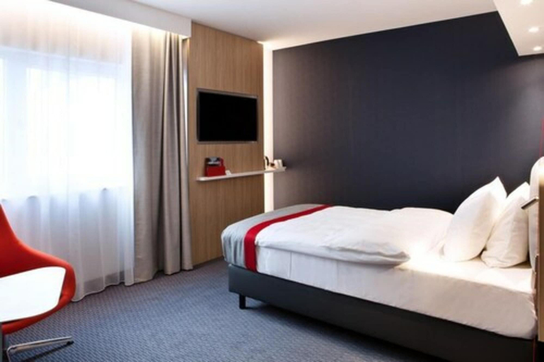 Bedroom 5, Holiday Inn Express GÖPPINGEN, Göppingen