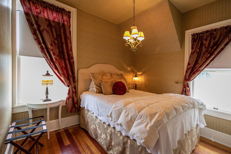 Bedroom 3, McCloud River B&B, Siskiyou