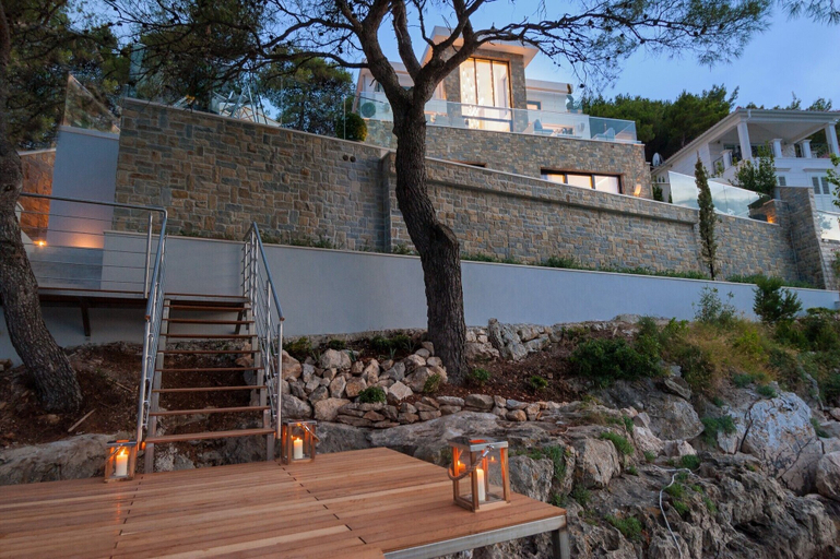 Exterior & Views 2, Luxury Villa Silent with Infinity Pool, Selca