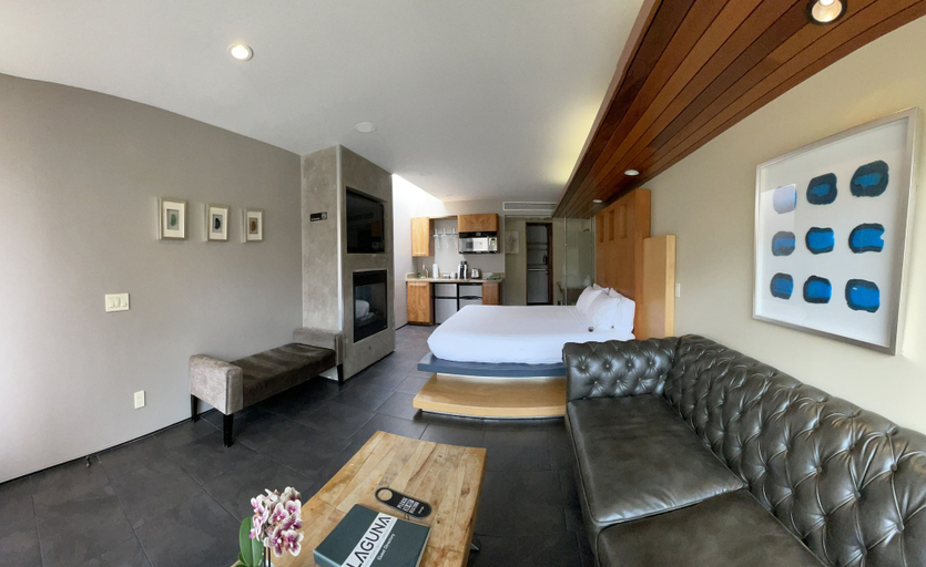 Bedroom 5, 14 West Hotel, Orange