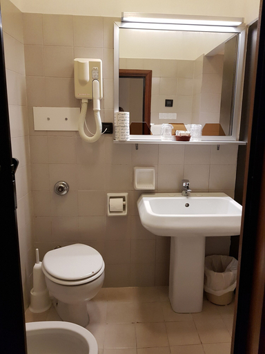 Bathroom 4, Hotel Vello d'Oro, Messina