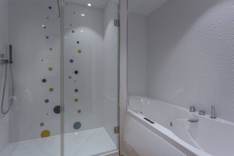 Bathroom 4, Hotel Les Bulles de Paris, Paris