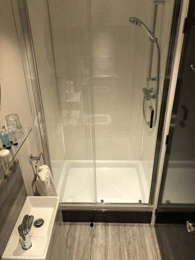 Bathroom 3, The Wolf Inn, Suffolk