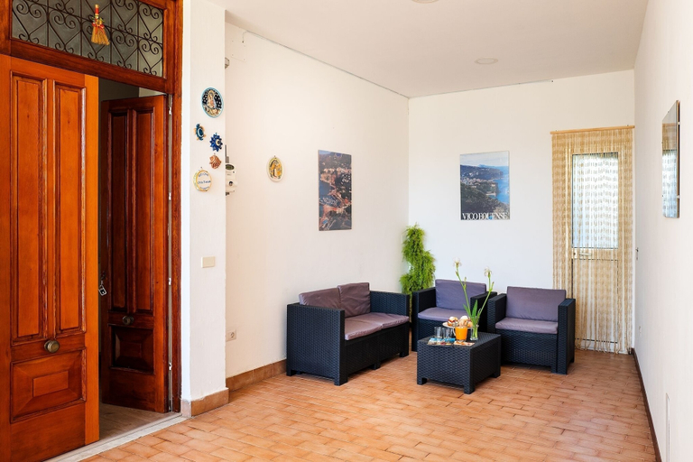 Interior entrance, Casa Floriana, Napoli
