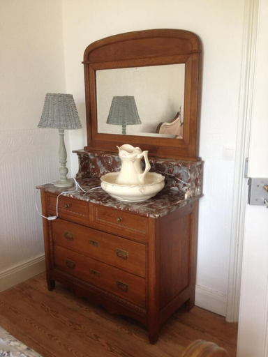 Bathroom 5, L' Obsidienne, Moselle