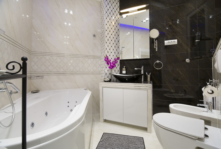 Bathroom 2, Central Station Art Apartment, Split