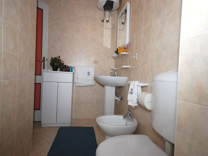 Bathroom, Villa Schiller, Udine