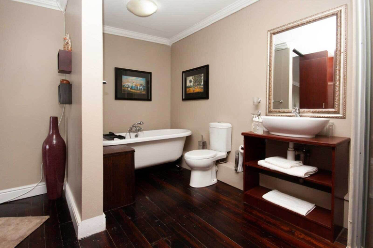 Bathroom 3, Isla Riverside Lodge, Nelson Mandela Bay
