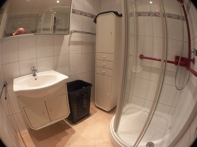 Bathroom, Ferien & Messe Wohnung K140, Düsseldorf