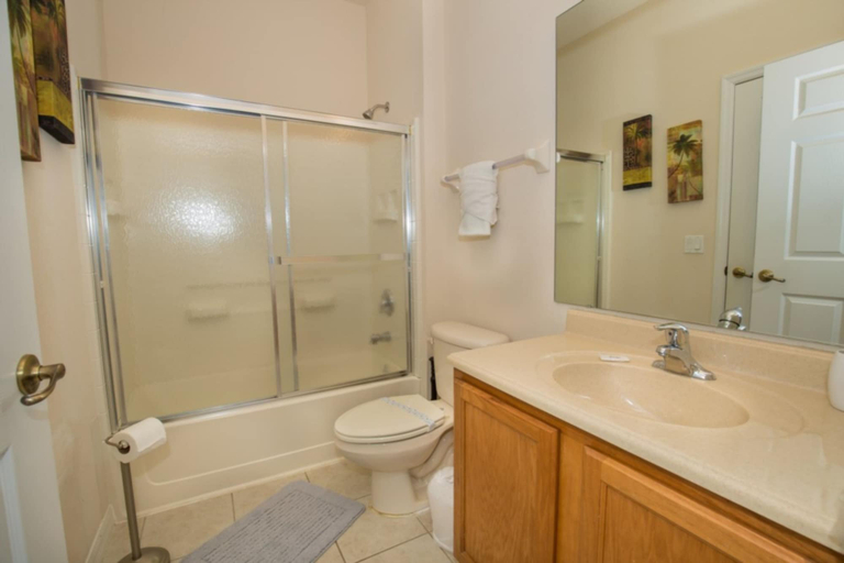 Bathroom 3, 3000yl, Osceola