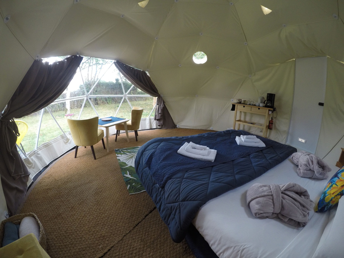 Bedroom 4, Tui's Nest Glamping, Indre