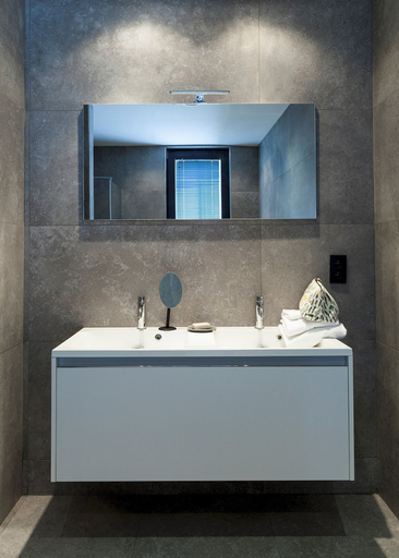 Bathroom 4, Unit 5 - Trendy Smart Home Triplex Private Garden & Parking, Bruxelles