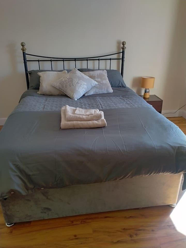 Bedroom 3, Spacious 3bed House in Walsall With Parking Onsite, Walsall