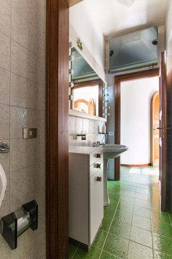Bathroom 5, Villa Gloria, Lucca