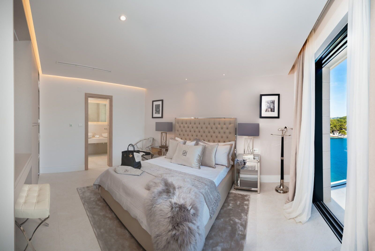 Bedroom 3, Luxury Villa Silent with Infinity Pool, Selca