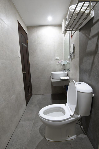 Bathroom, Pension Ivatan, Basco