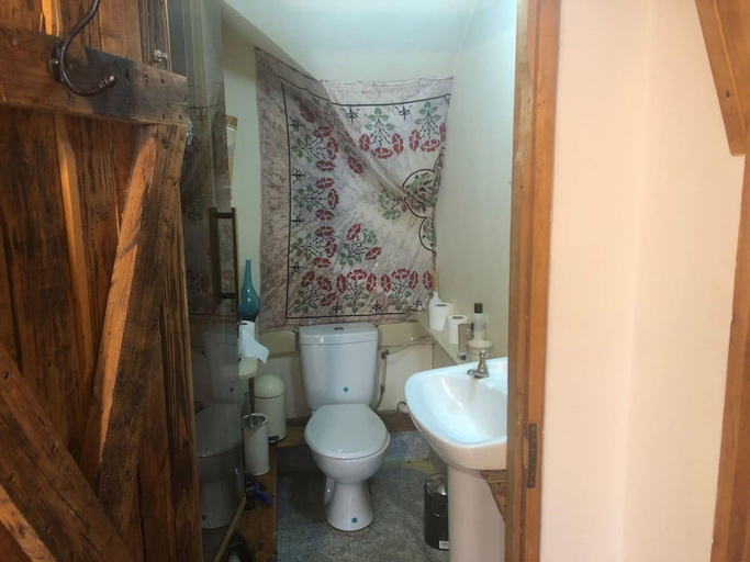Bathroom 3, Unique Fairytale Farmhouse Near Galway