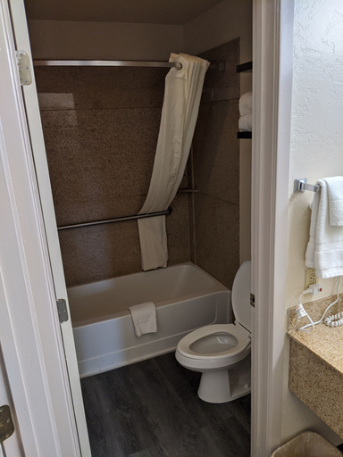 Bathroom 4, Atrium Inn, Pecos
