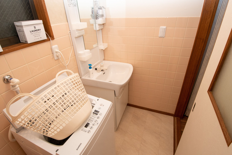 Bathroom 3, Rakusho, Osaka