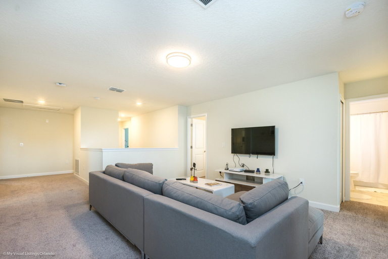 Others 4, 1501mc Amazing Champions Gate 8 Bedroom 5 Bed, Polk