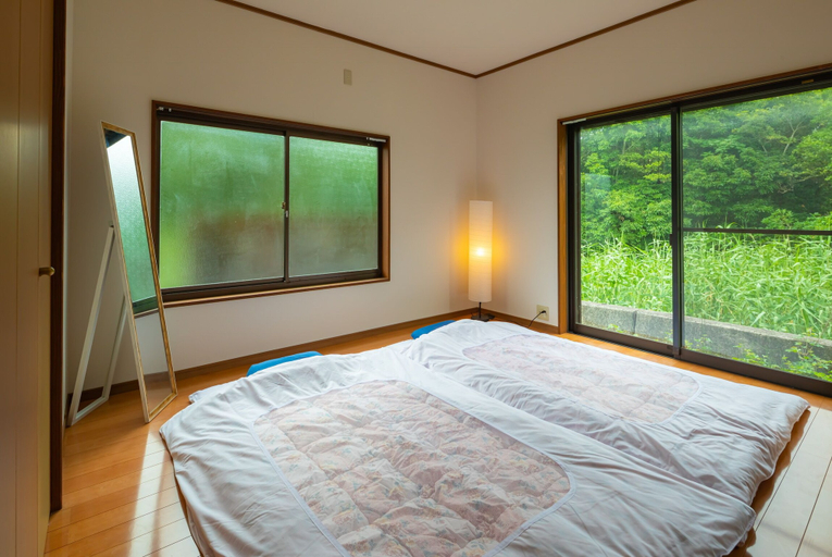 Bedroom 2, Sasayakanaouchi Takamatsu Kushima, Kushima