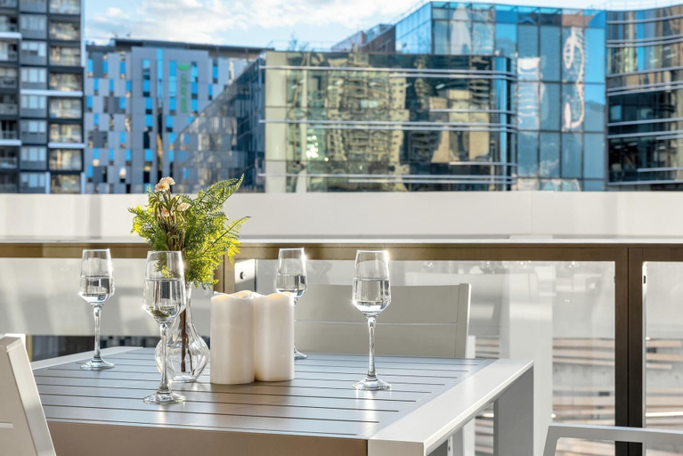 Food & Drinks 1, I02-china Town Luxury Service Apartment, Sydney