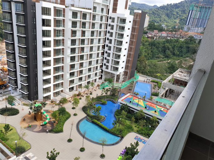Exterior & Views