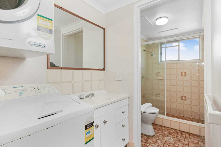 Bedroom 2, Superb 1 Bedroom Apartment Near the Beach, Gold Coast