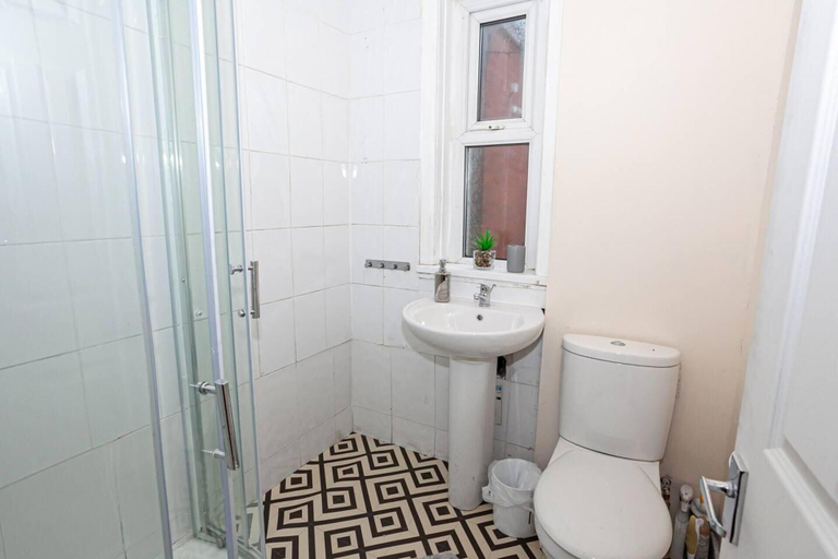 Bathroom 3, Captivating 5-bed House in Horwich Bolton, Bolton