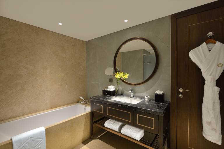 Bathroom 5, Taj Skyline Ahmedabad, Ahmadabad