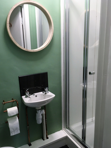 Bathroom, CellB - Hostel, Gwynedd