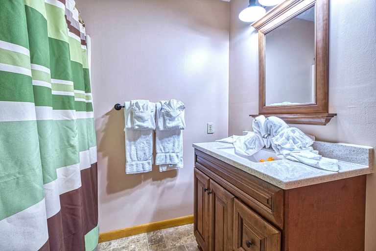 Bathroom 3, Overview, Sevier