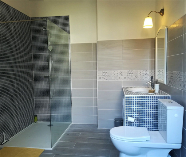 Bathroom 5, Le Clos Sainte Foy, Pyrénées-Atlantiques