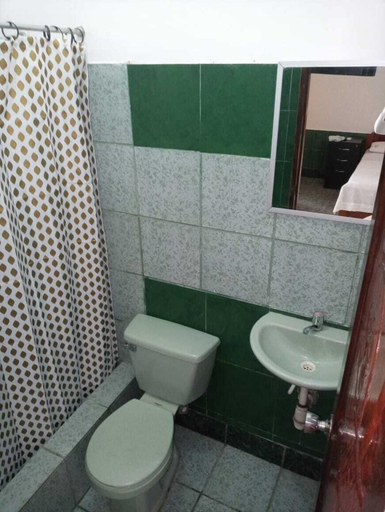 Bathroom 2, Gran hotel Jungla, Maynas
