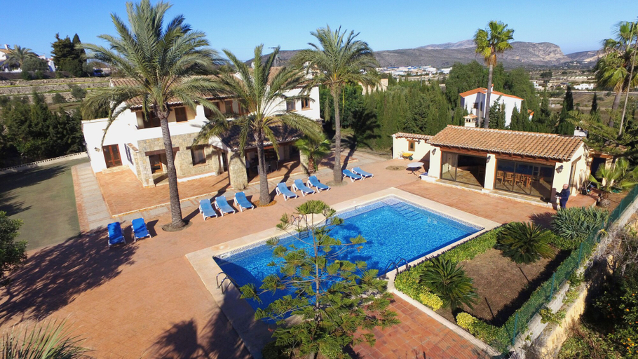 Exterior & Views, Private 4-bedroom Villa w/ Pool, Summer Kitchen & Expansive Living Space, Alicante