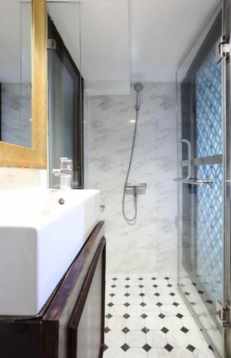 Bathroom 3, Violet Tower at Khaosan Palace, Phra Nakhon