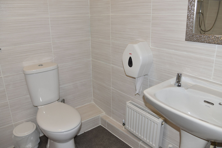 Bathroom 3, Dinorben Arms Hotel, Anglesey