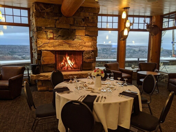 Food & Drinks 4, Mont du Lac Resort, Douglas