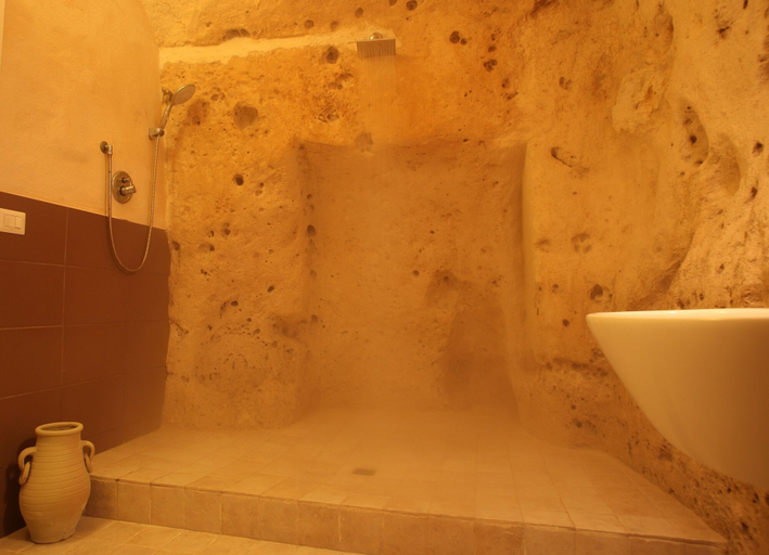 Bathroom 4, Caveoso Hotel, Matera
