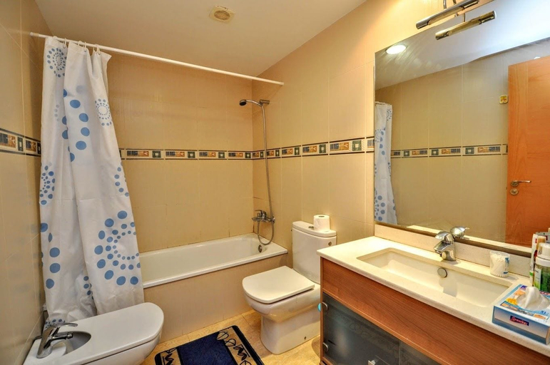 Bathroom, Apartment Douglas Lloretholiday, Girona