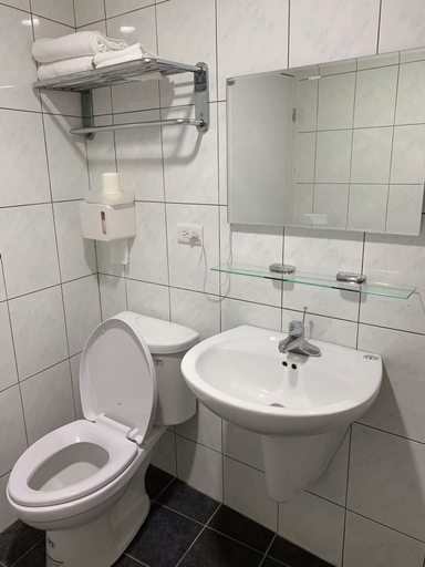 Bathroom 4, Xian Du Zhuang Hotel, Taipei City