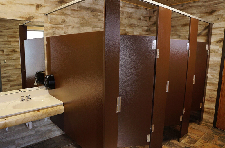 Bathroom 3, Mont du Lac Resort, Douglas