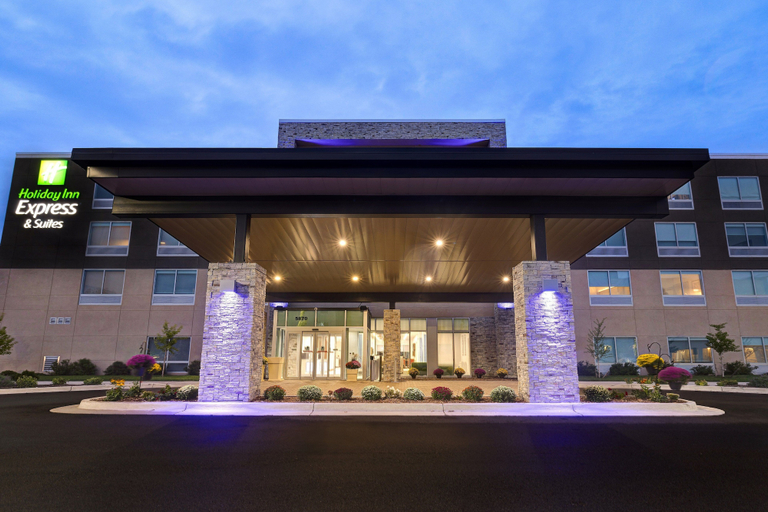Exterior & Views