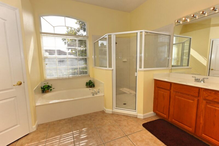 Bathroom 3, 538 Brig, Polk